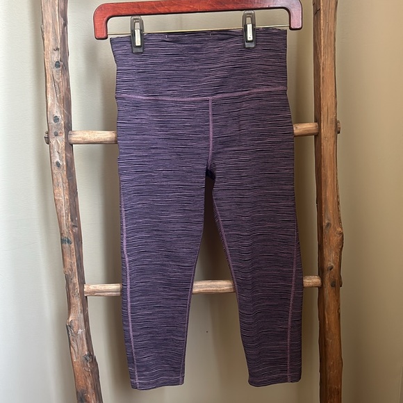 Women's Athleta Ultimate Capri Size XS - Picture 3 of 12